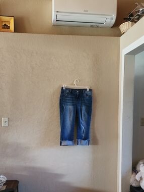 Women’s Blue Cropped Jeans
